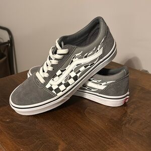 NWOT Boys Youth size 6 Vans shoes. Grey checkered